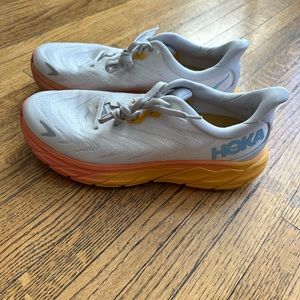 Hoka Arahi 6 women size 9.5 running shoe